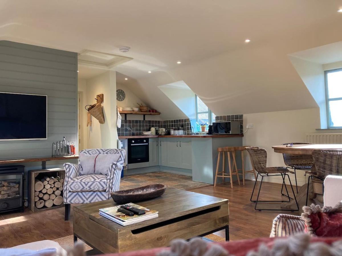 Larkham Loft Apartment Teffont Magna Exterior photo
